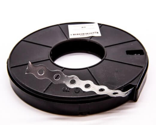 862 010025M R - Perforirana pocinčana traka za montažu u kutiji D8mm-26mmx0,6 10m